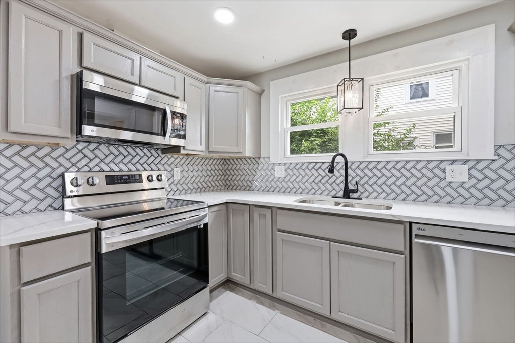 43 Eddywood St, Springfield, MA Photo #7
