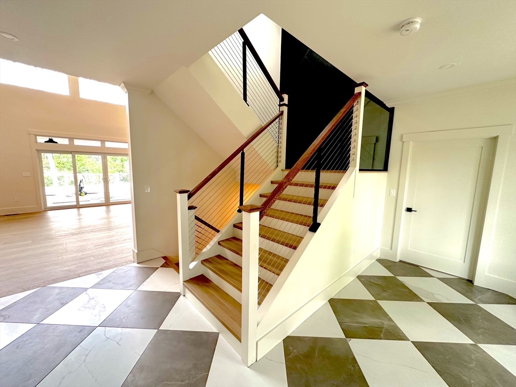 7 Lewis Court