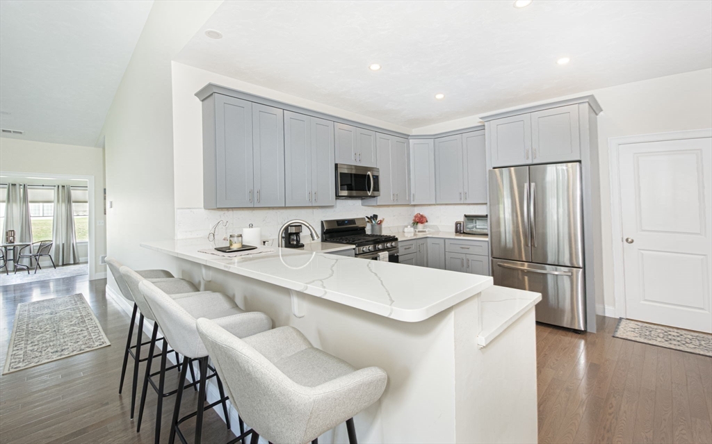 Millbury, Massachusetts 01527, United States, 2 Bedrooms Bedrooms, ,2 BathroomsBathrooms,Residential,Active,210356