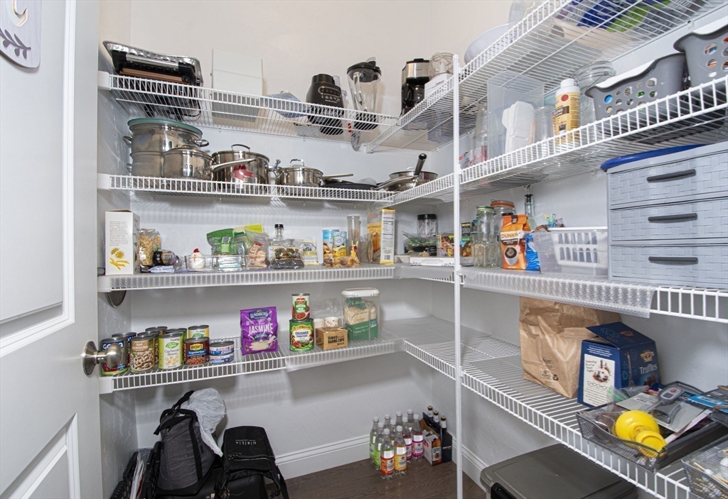 Millbury, Massachusetts 01527, United States, 2 Bedrooms Bedrooms, ,2 BathroomsBathrooms,Residential,Active,210356