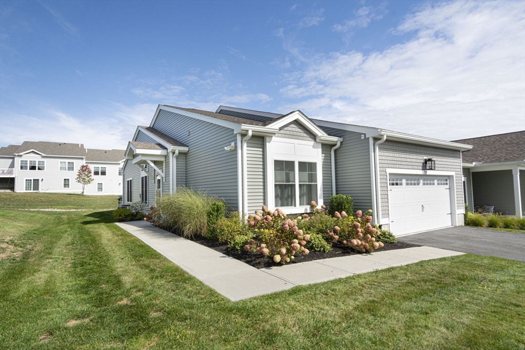 Millbury, Massachusetts 01527, United States, 2 Bedrooms Bedrooms, ,2 BathroomsBathrooms,Residential,Active,210356