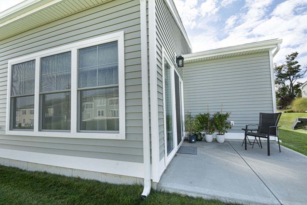 Millbury, Massachusetts 01527, United States, 2 Bedrooms Bedrooms, ,2 BathroomsBathrooms,Residential,Active,210356