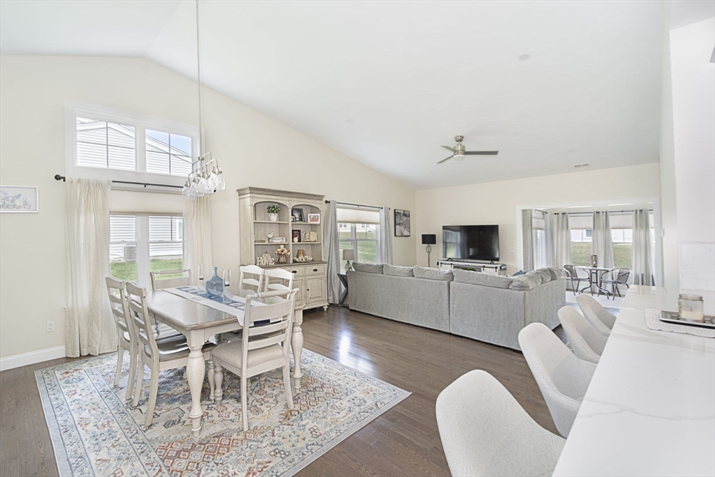 Millbury, Massachusetts 01527, United States, 2 Bedrooms Bedrooms, ,2 BathroomsBathrooms,Residential,Active,210356