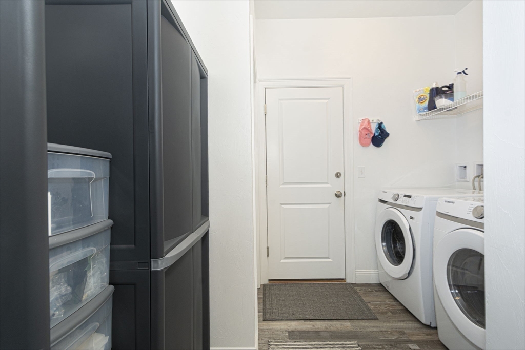 Millbury, Massachusetts 01527, United States, 2 Bedrooms Bedrooms, ,2 BathroomsBathrooms,Residential,Active,210356