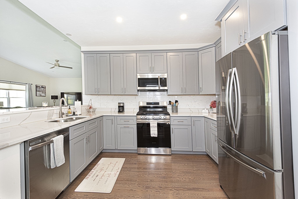 Millbury, Massachusetts 01527, United States, 2 Bedrooms Bedrooms, ,2 BathroomsBathrooms,Residential,Active,210356