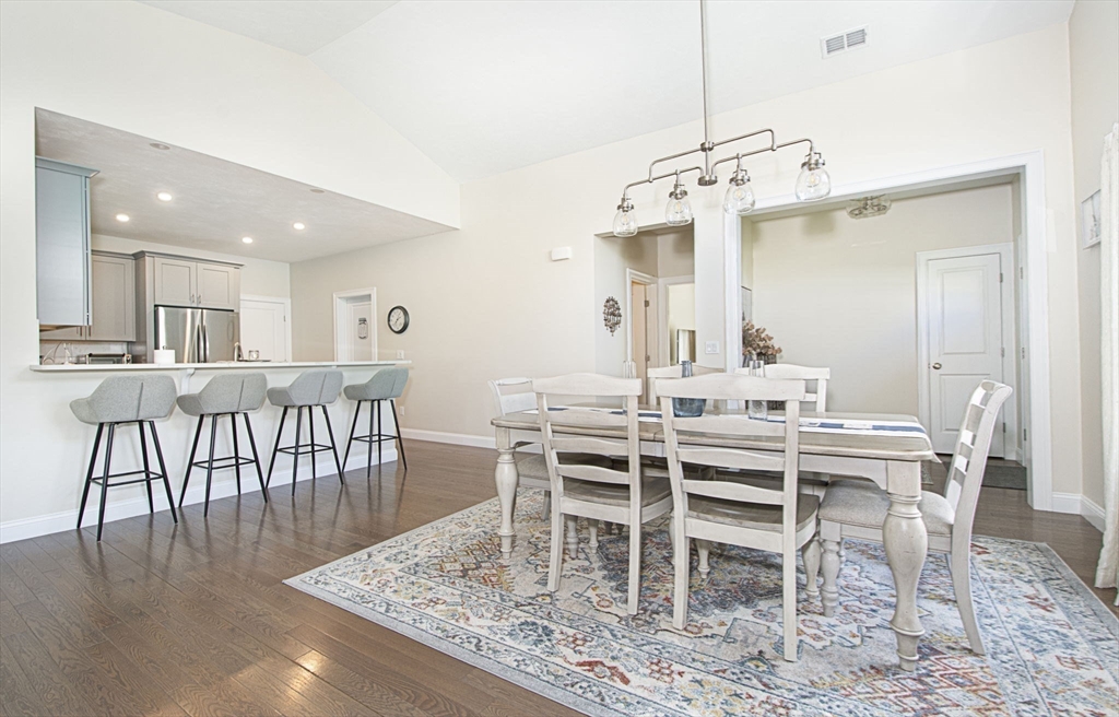 Millbury, Massachusetts 01527, United States, 2 Bedrooms Bedrooms, ,2 BathroomsBathrooms,Residential,Active,210356