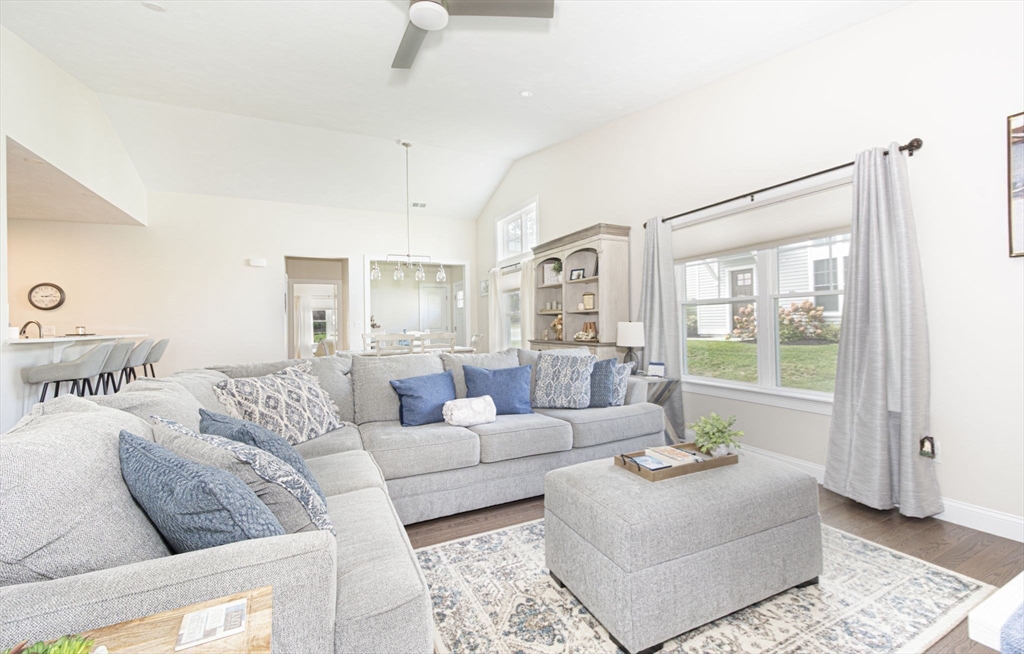 Millbury, Massachusetts 01527, United States, 2 Bedrooms Bedrooms, ,2 BathroomsBathrooms,Residential,Active,210356