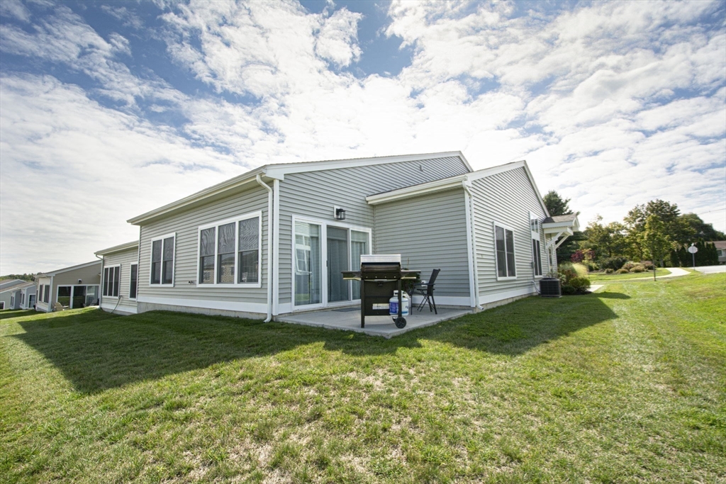 Millbury, Massachusetts 01527, United States, 2 Bedrooms Bedrooms, ,2 BathroomsBathrooms,Residential,Active,210356