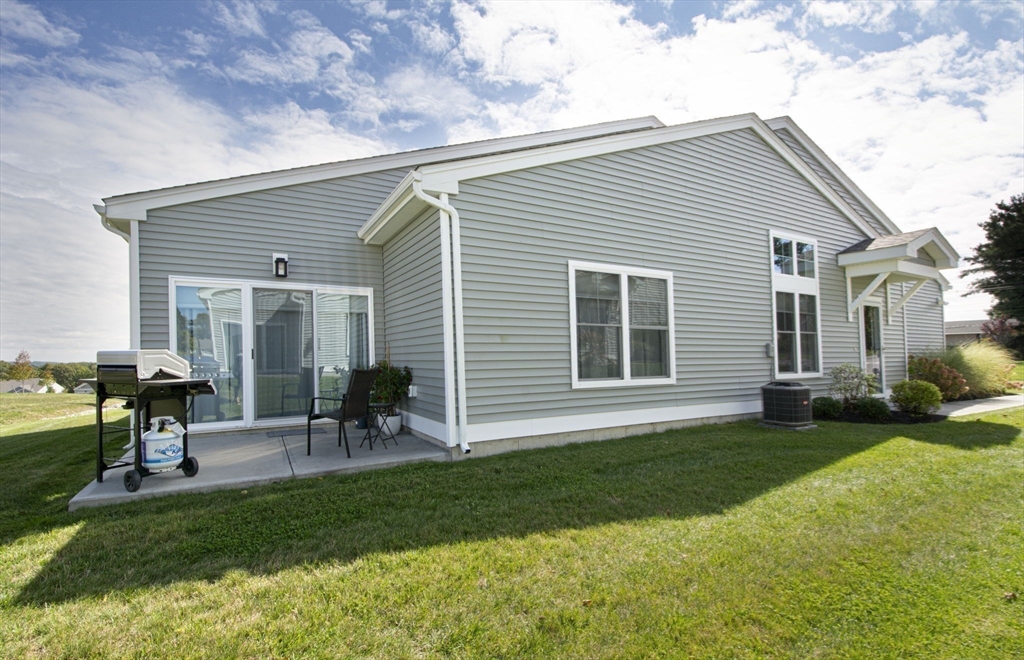 Millbury, Massachusetts 01527, United States, 2 Bedrooms Bedrooms, ,2 BathroomsBathrooms,Residential,Active,210356