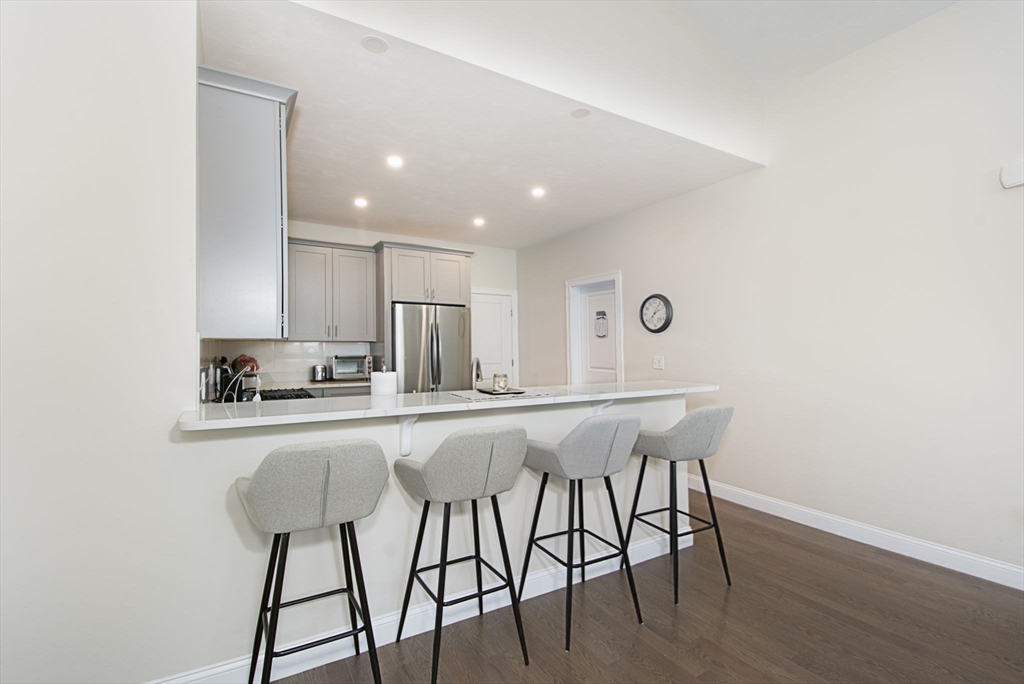 Millbury, Massachusetts 01527, United States, 2 Bedrooms Bedrooms, ,2 BathroomsBathrooms,Residential,Active,210356