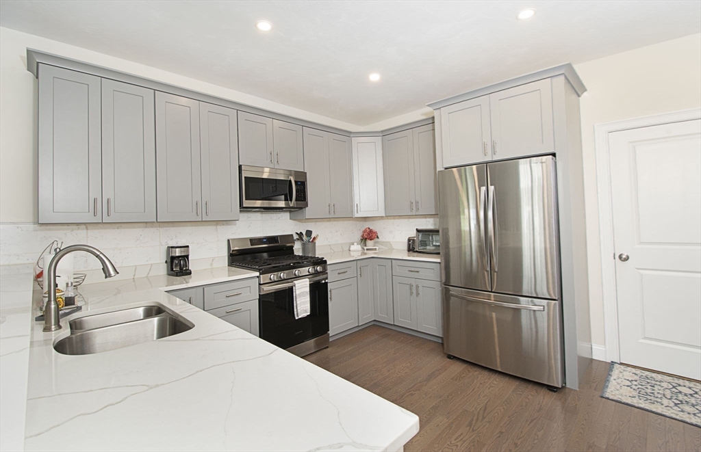 Millbury, Massachusetts 01527, United States, 2 Bedrooms Bedrooms, ,2 BathroomsBathrooms,Residential,Active,210356