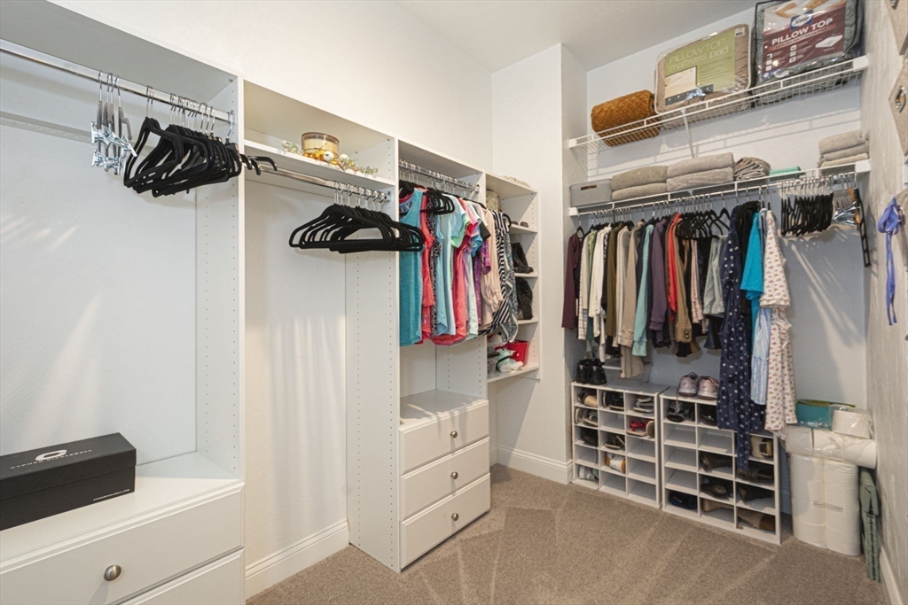 Millbury, Massachusetts 01527, United States, 2 Bedrooms Bedrooms, ,2 BathroomsBathrooms,Residential,Active,210356