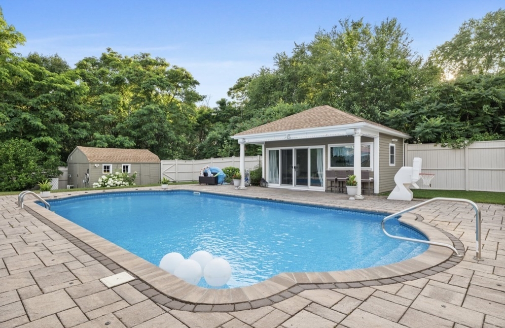 4 Gemma Dr