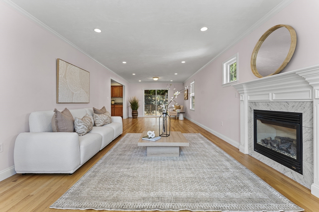 77 Hawthorne Rd