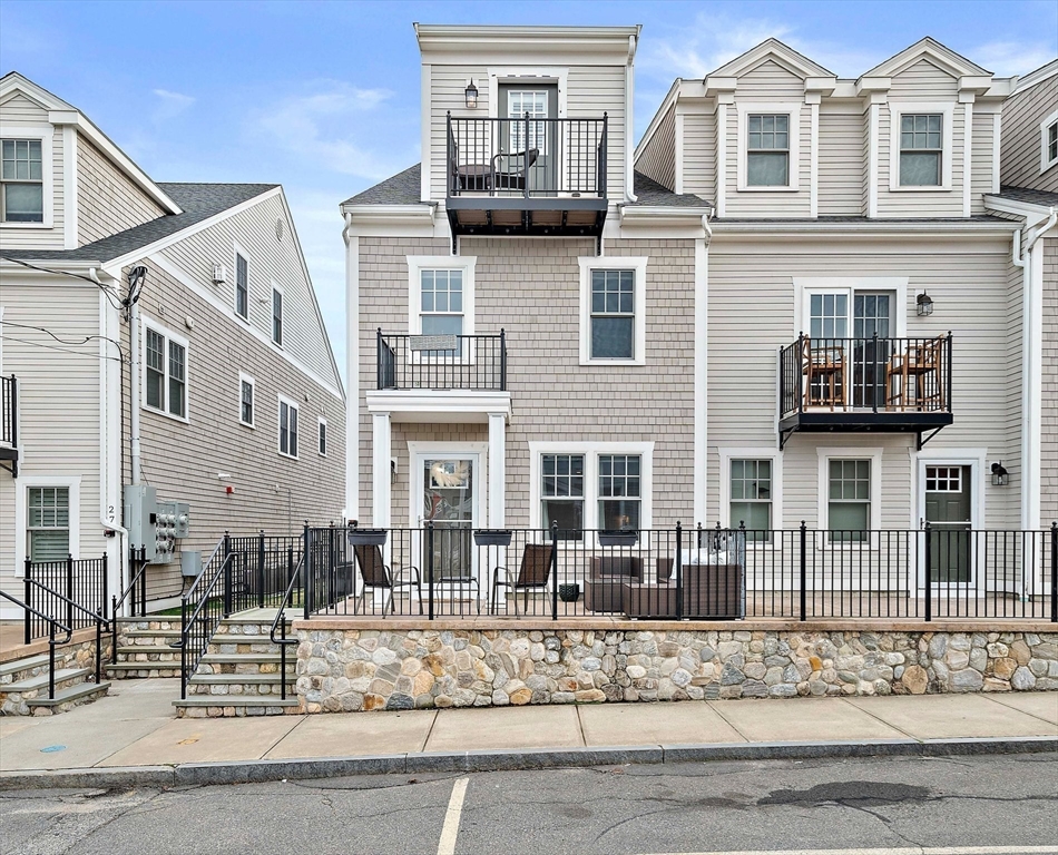 25 Howland St 2