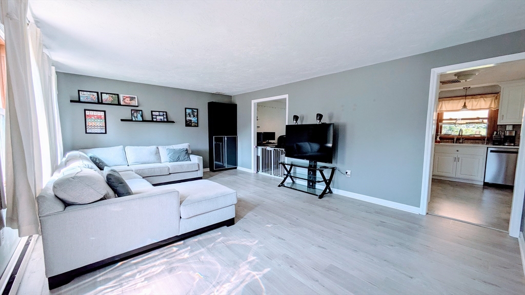 3 Evans Cir