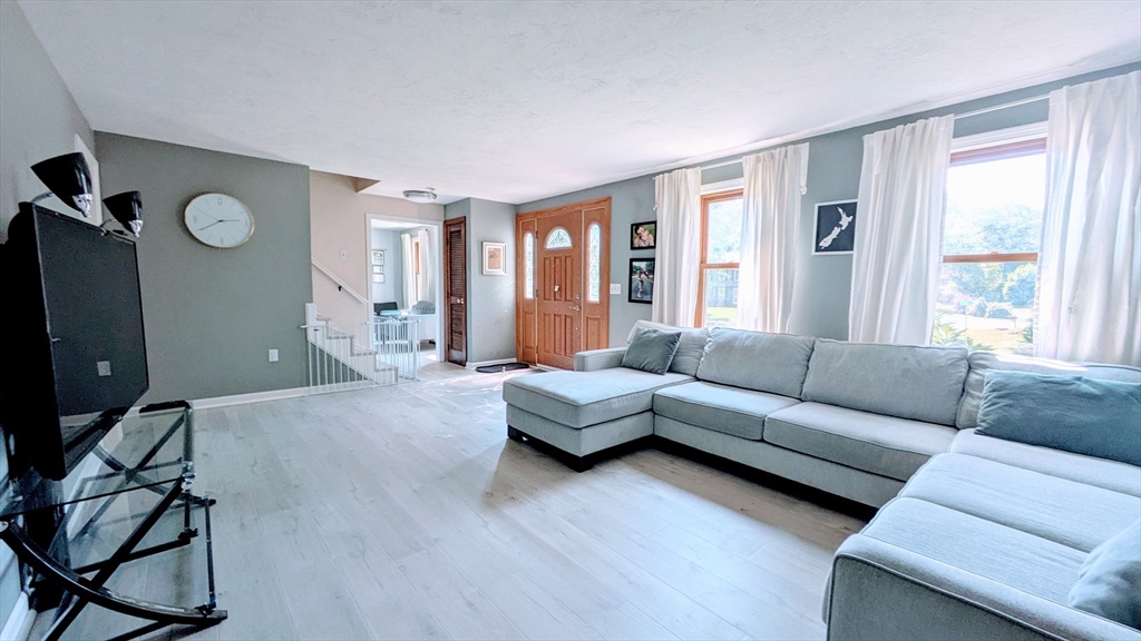 3 Evans Cir