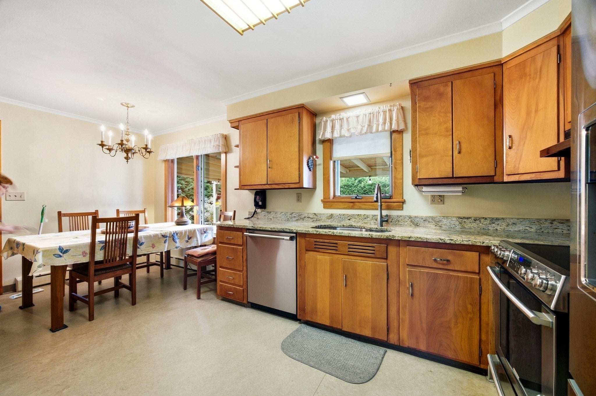 25 Saint Anthony St, Chicopee, MA, 25 Saint Anthony St, Chicopee, MA Photo #9