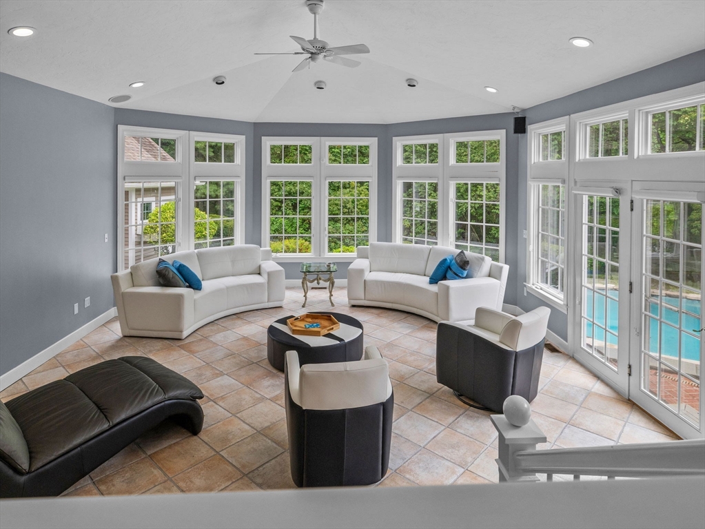 18 Old Colony Dr