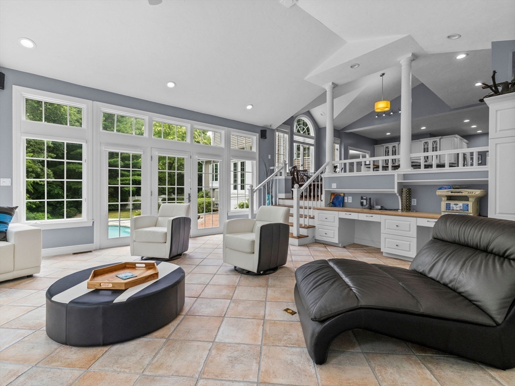18 Old Colony Dr