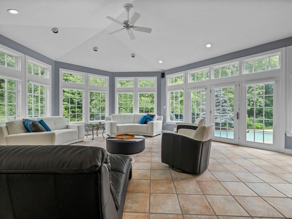 18 Old Colony Dr