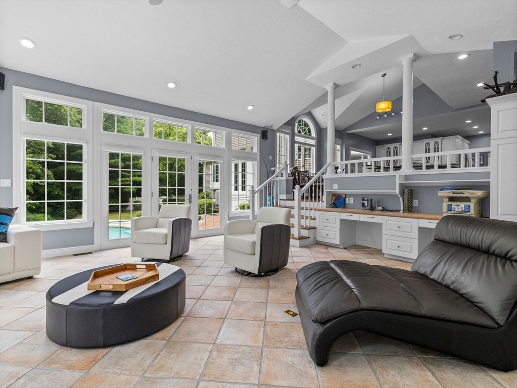 18 Old Colony Dr