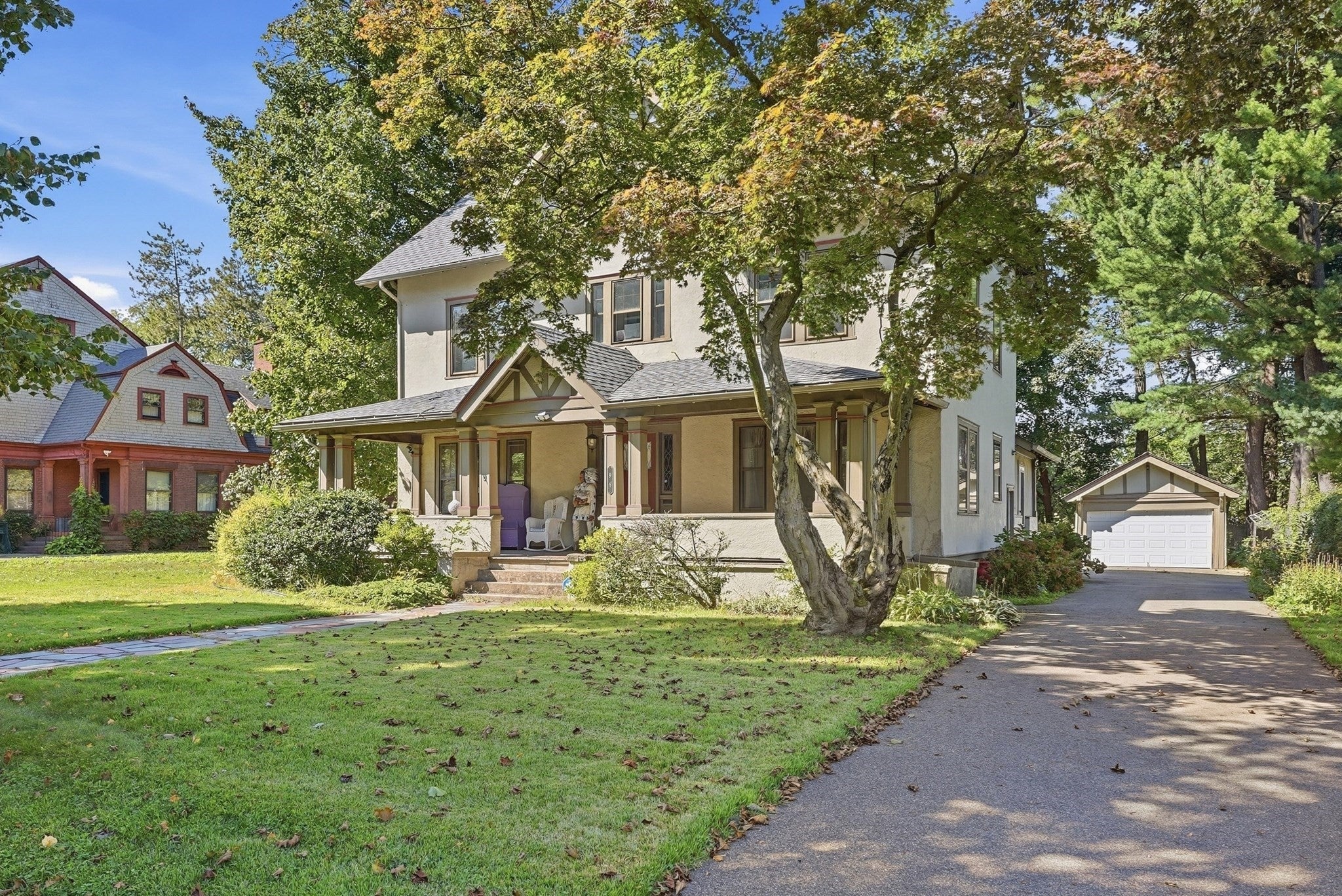 98 Bellevue Ave
