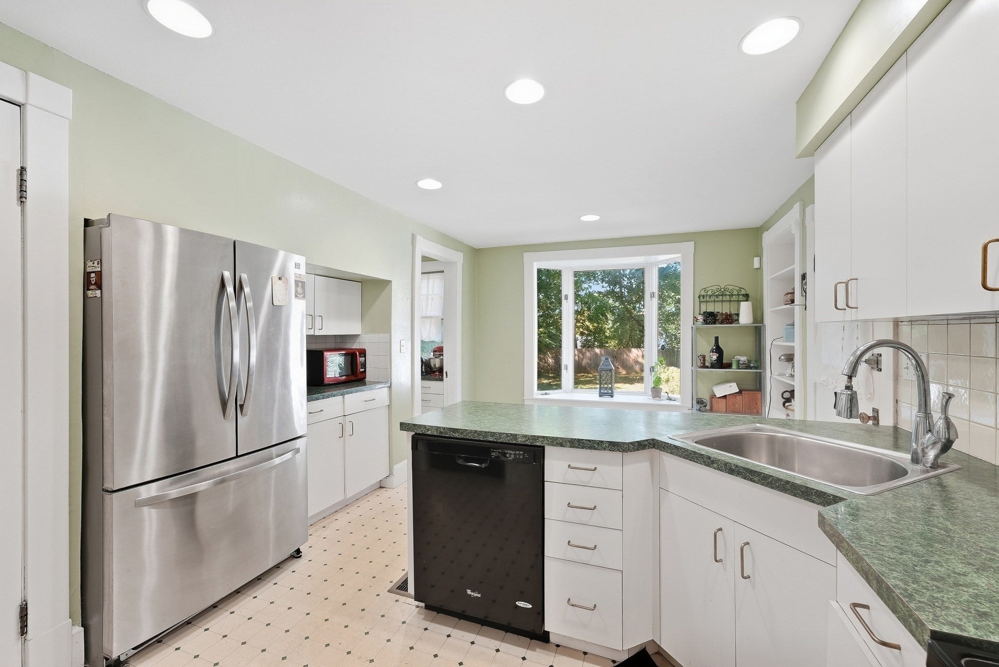 98 Bellevue Ave, Springfield, MA, 98 Bellevue Ave, Springfield, MA Photo #18
