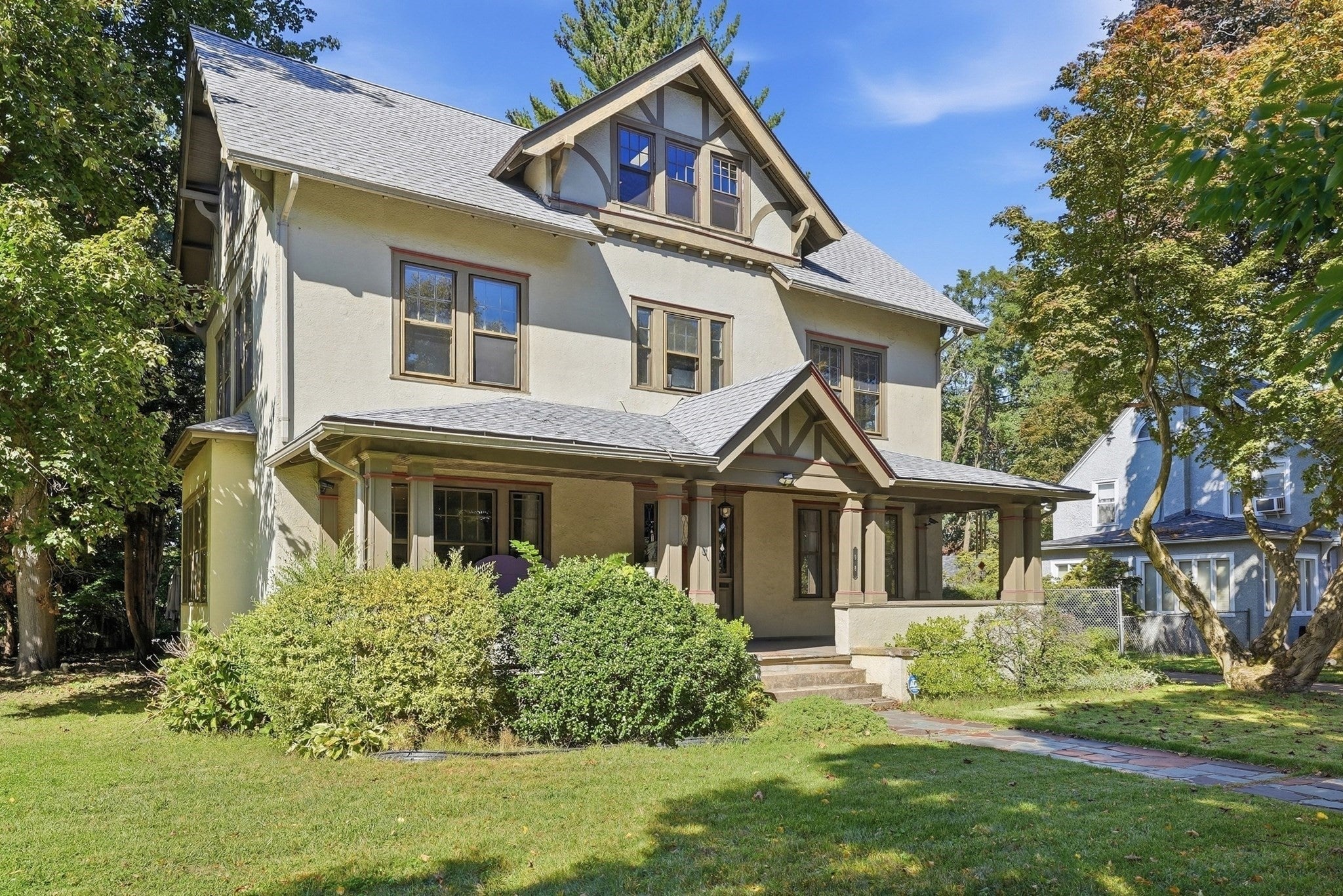 98 Bellevue Ave