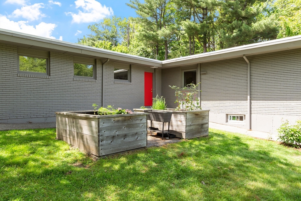 166 Quinapoxet Ln
