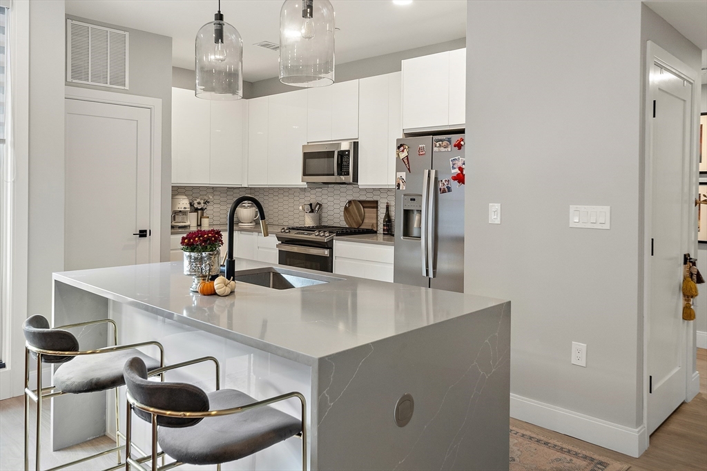 277 Border Street 204