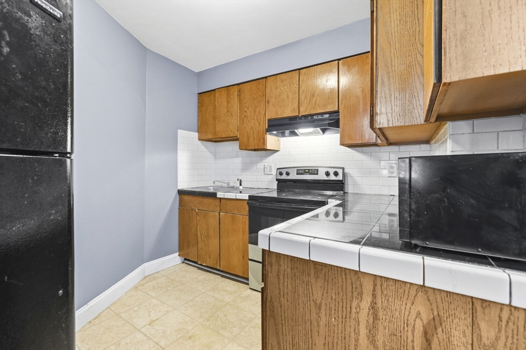 100 Lanark Rd 4