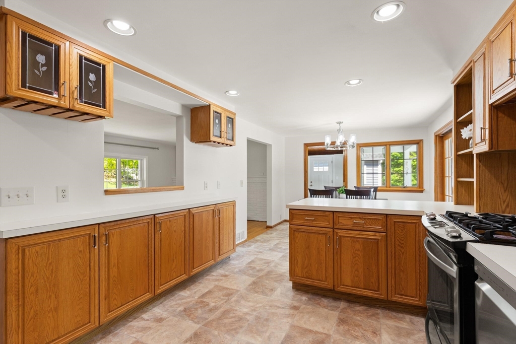 10 Lowell Rd