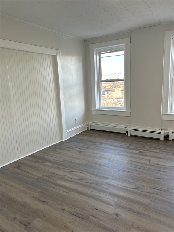 Holyoke, Massachusetts 01040, United States, 3 Bedrooms Bedrooms, ,1 BathroomBathrooms,Residential,Active,81340