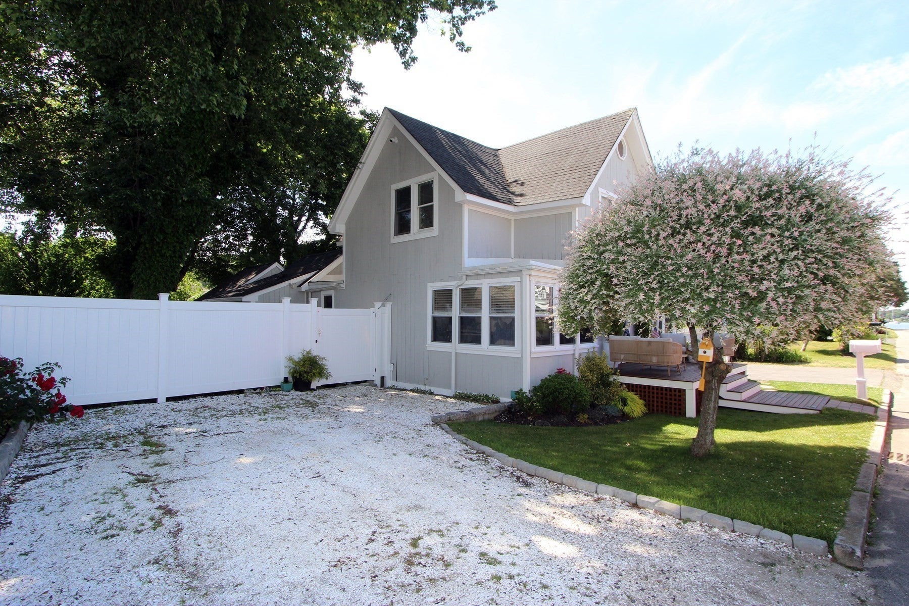 22 Maple Street