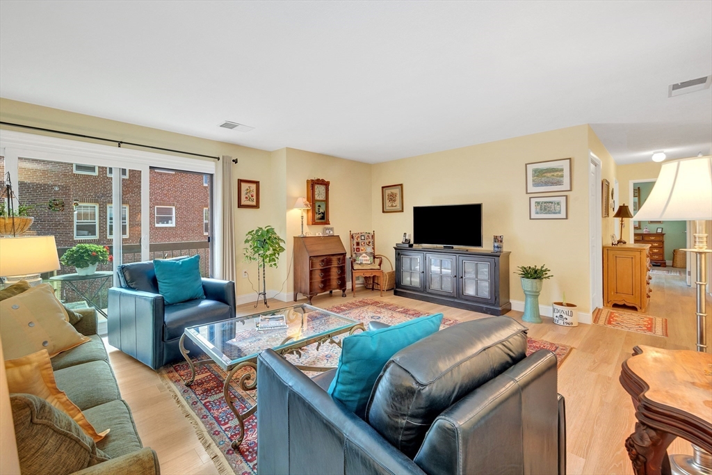 12 Mount Vernon St 27