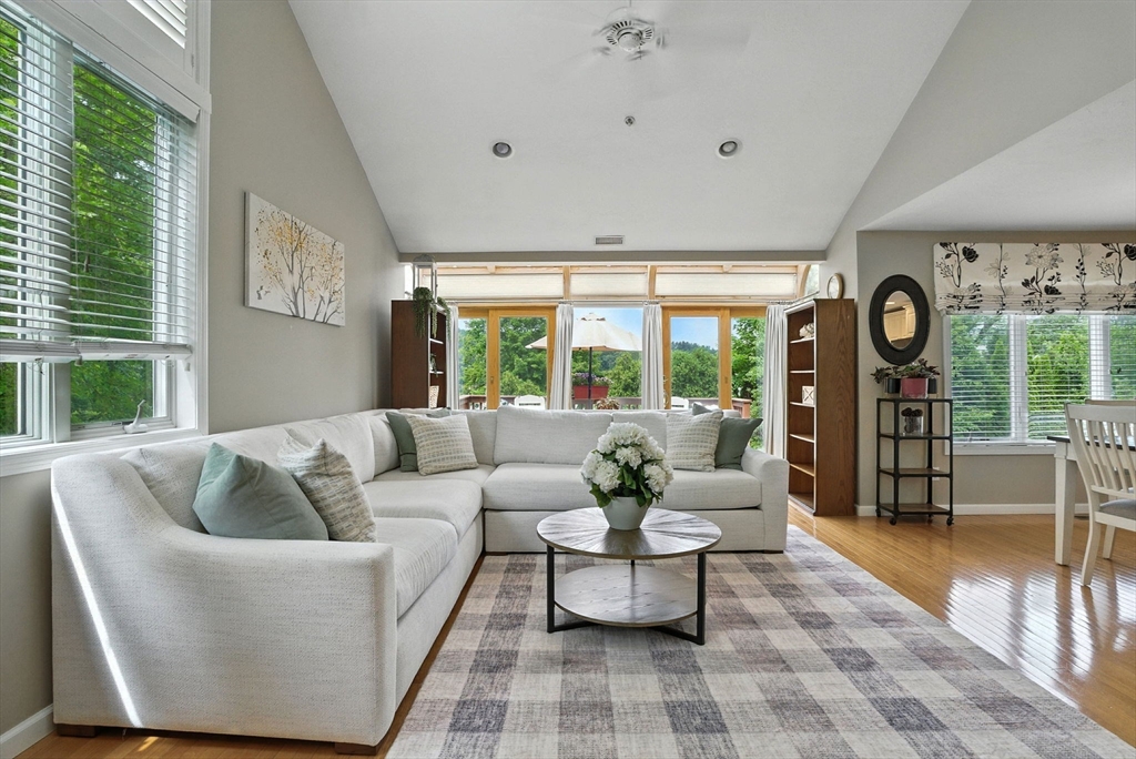 27 Solomon Pond Rd A