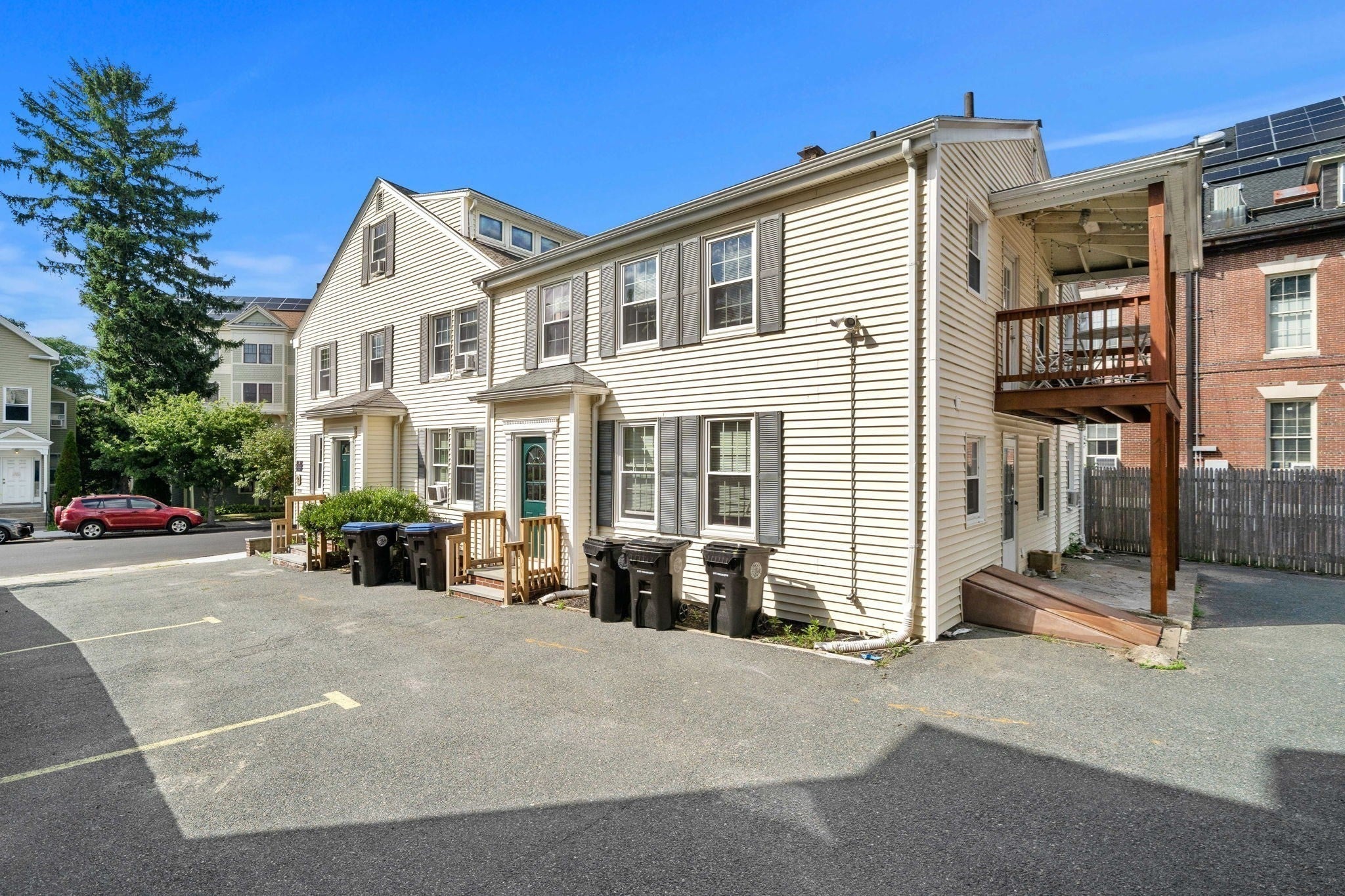 19 Essex St