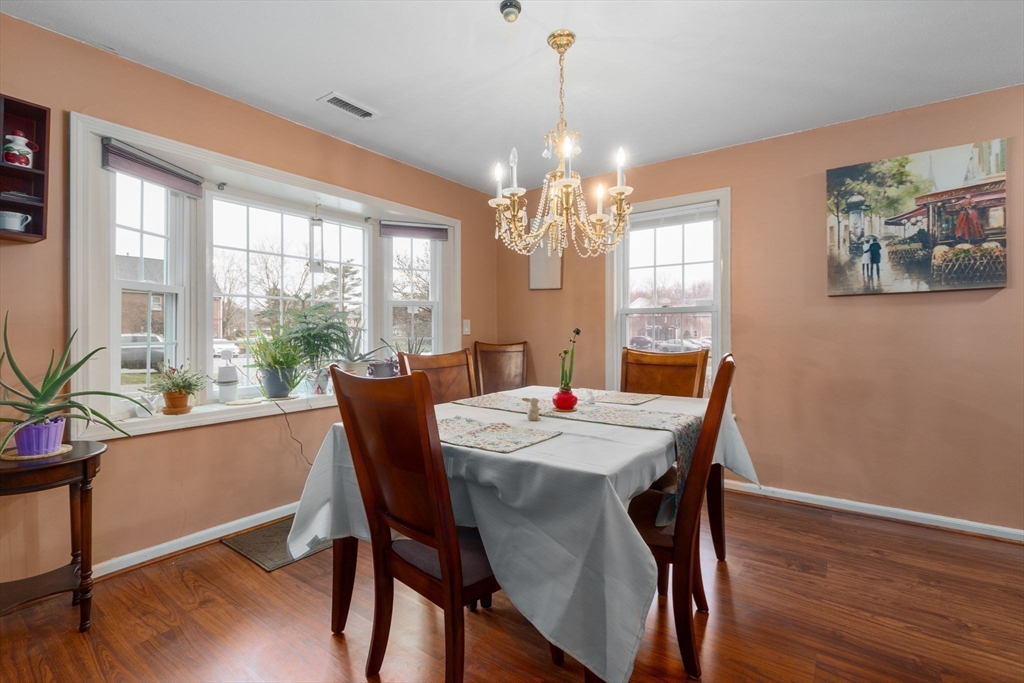 Stoughton, Massachusetts 02072, United States, 2 Bedrooms Bedrooms, ,2 BathroomsBathrooms,Residential,Contingent,105474