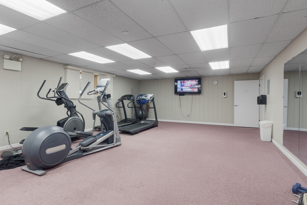 Stoughton, Massachusetts 02072, United States, 2 Bedrooms Bedrooms, ,2 BathroomsBathrooms,Residential,Contingent,105474