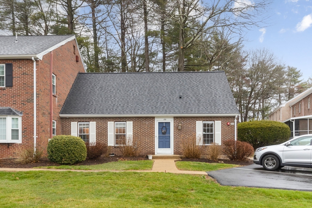 Stoughton, Massachusetts 02072, United States, 2 Bedrooms Bedrooms, ,2 BathroomsBathrooms,Residential,Contingent,105474