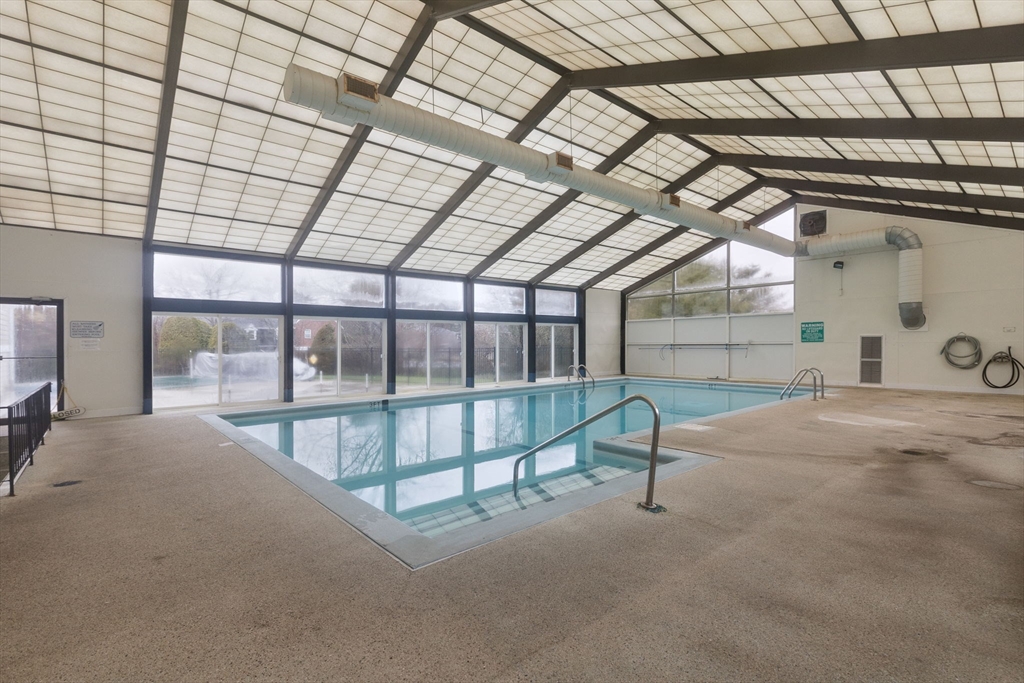 Stoughton, Massachusetts 02072, United States, 2 Bedrooms Bedrooms, ,2 BathroomsBathrooms,Residential,Contingent,105474