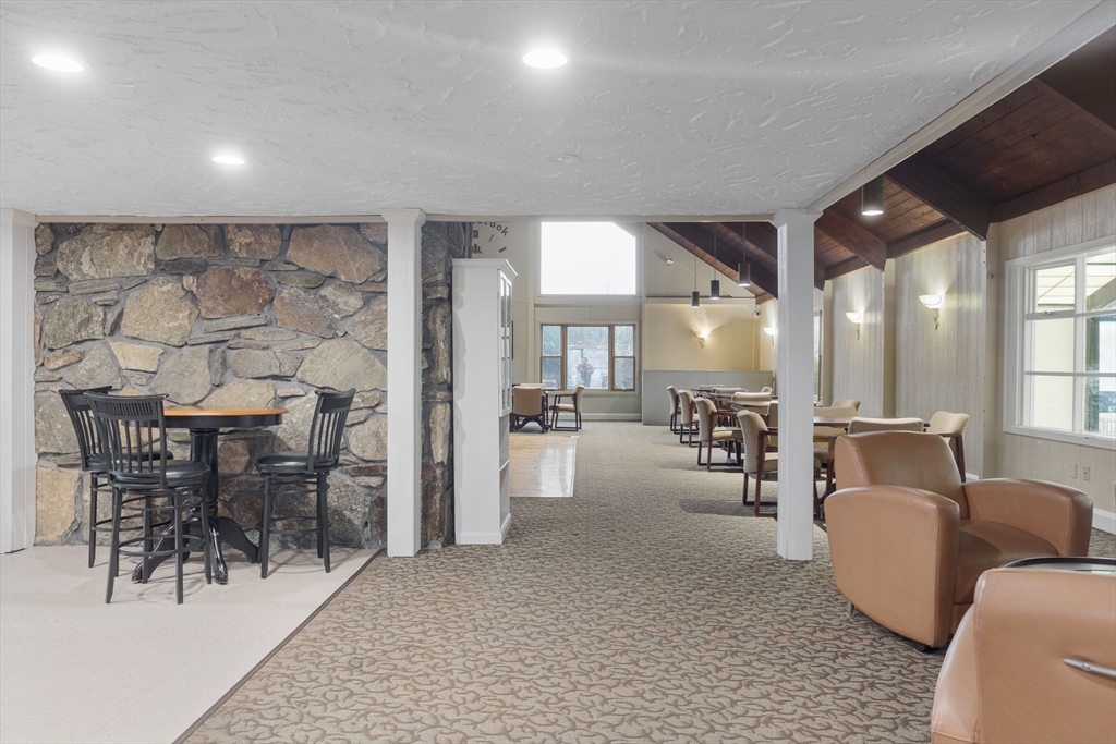 Stoughton, Massachusetts 02072, United States, 2 Bedrooms Bedrooms, ,2 BathroomsBathrooms,Residential,Contingent,105474