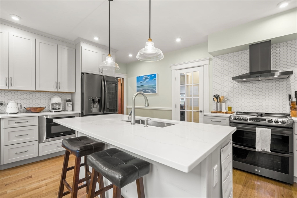 Watertown, Massachusetts 02472, United States, 2 Bedrooms Bedrooms, ,2 BathroomsBathrooms,Residential,Pending,125754