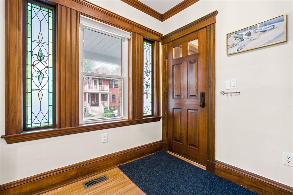 Watertown, Massachusetts 02472, United States, 2 Bedrooms Bedrooms, ,2 BathroomsBathrooms,Residential,Pending,125754