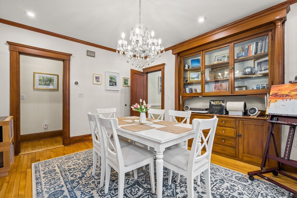 Watertown, Massachusetts 02472, United States, 2 Bedrooms Bedrooms, ,2 BathroomsBathrooms,Residential,Pending,125754