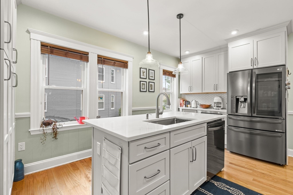 Watertown, Massachusetts 02472, United States, 2 Bedrooms Bedrooms, ,2 BathroomsBathrooms,Residential,Pending,125754