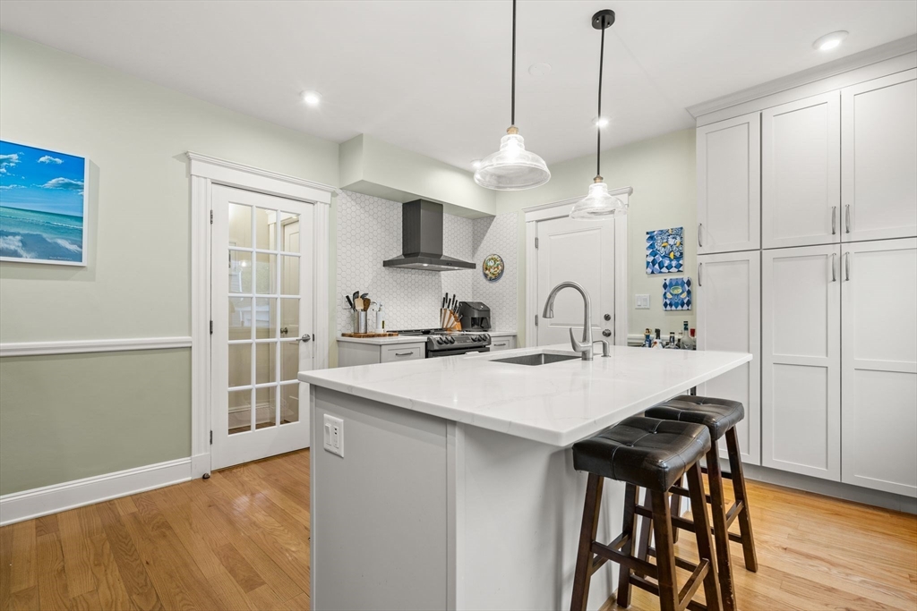 Watertown, Massachusetts 02472, United States, 2 Bedrooms Bedrooms, ,2 BathroomsBathrooms,Residential,Pending,125754