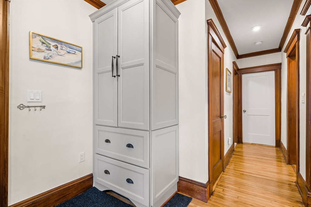 Watertown, Massachusetts 02472, United States, 2 Bedrooms Bedrooms, ,2 BathroomsBathrooms,Residential,Pending,125754