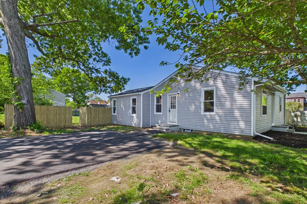 44 Wing Rd